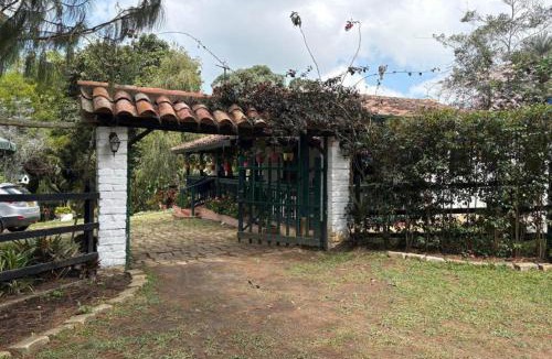 Piedecuesta House | alquiler finca familiar con vista al lago perfecta para hacer senderismo