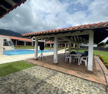 Calima House | Sunrise Calima - Finca con lago de pesca