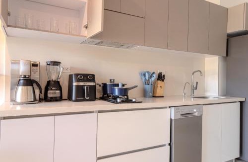 Pozos Colorados Apartment | Suite Moderna con Balcón, Piscina y Vista al Mar