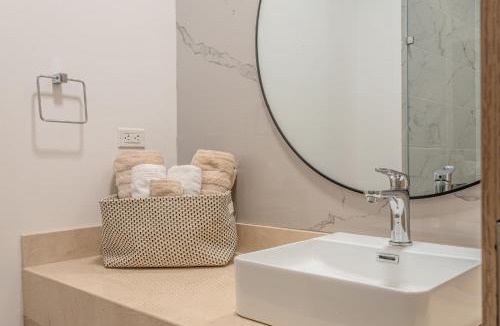 Pozos Colorados Apartment | Suite Moderna con Balcón, Piscina y Vista al Mar