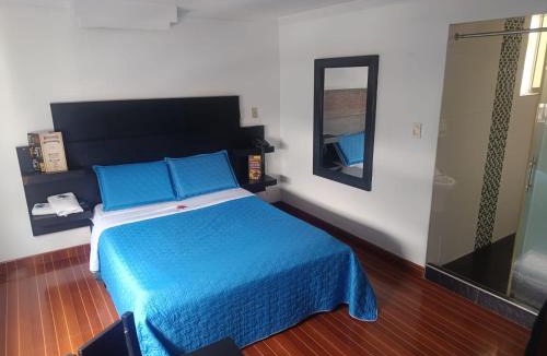 Barrios Unidos House | HOTEL EL PARAISO