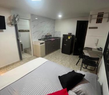 Robledo Apartment | Modern Studio in Robledo Wi-Fi and Kitchen