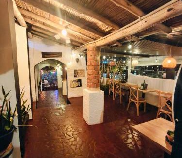 Guatavita House | Club AVIVA Guatavita - Hostel - Restaurante, Disco & Bar