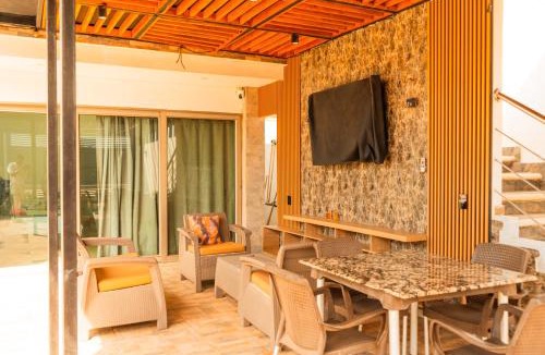 Arroyo de Piedra House | Luxury House - Pool - Jacuzzi - 18 Min to Airport