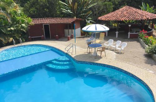 Pereira House | El Jardín de los Colibríes - Pereira, Risaralda