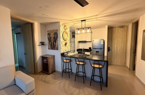 Marbella Apartment | Amplio y Lujoso Apartamento - Vista al mar y Cerca al centro PISO ALTO