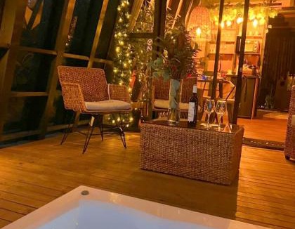 Guatape Ski Chalet | Stunning Lake House Horizonte, Jacuzzi, Amazing Views