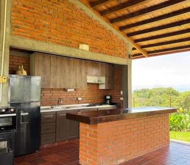 Pereira House | El Rincón Campestre, 2 piscinas y privacidad