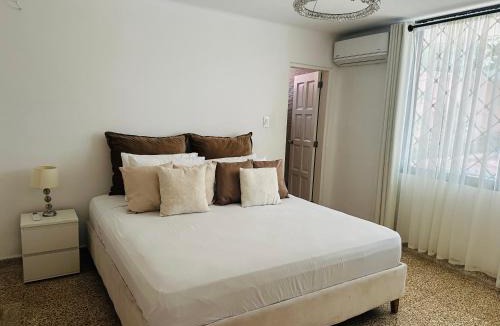 Barranquilla House | Hermosa casa ideal para grupos y familias con patio amplio cerca al Malecón