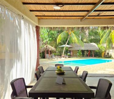 Melgar House | Chalet Tropical en melgar, piscina privada