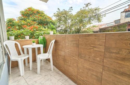 El Poblado Apartment | El Poblado Room #1 with Private Bathroom, Balcony in Shared Apartment