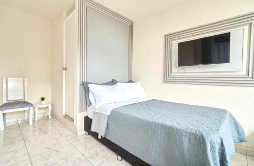 El Poblado Apartment | El Poblado Room #1 with Private Bathroom, Balcony in Shared Apartment