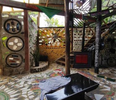 Capurgana Hostel | Reciclarte Galeria Hostal