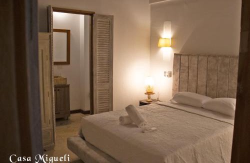 Cartagena Walled City Villa | Luxury Oasis in Getsemaní House with Jacuzzi