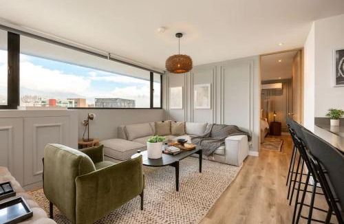 La Aguacatala Apartment | Go Living Suites: Your Medellin Retreat