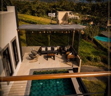 Melgar House | Leandru's CLUB HOUSE casa quinta de LUJO EN CARMEN DE APICALÁ, piscina, jacuzzi, BBQ, Mirador