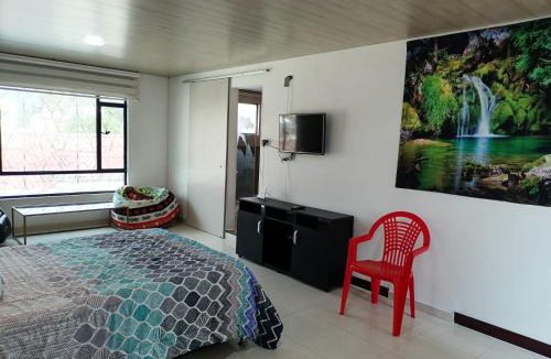 Suba House | Amplia habitación con baño grande