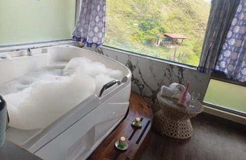 Pachavita House | Finca alto Bonito Jacuzzi Piscina y WiFi