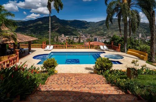 Copacabana Hotel | Finca Hotel Villa Camila