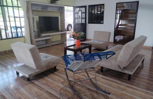 Agua de Dios House | Villa Adelita