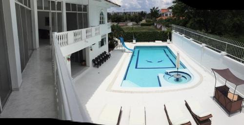 Ricaurte Villa | Espectacular Casa de Descanso con piscina y jacuzzi privado