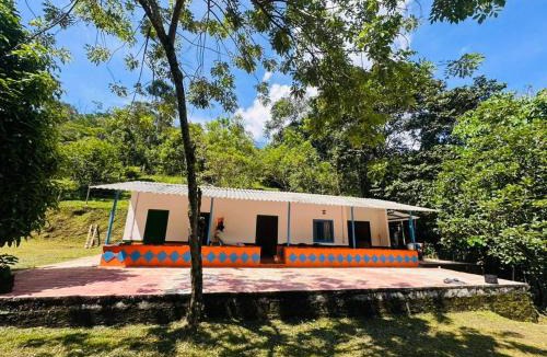 Cocorna House | CreekVista vista y encanto del charco