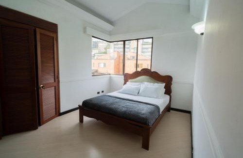 Las Lomas I Apartment | Apartamento amplio en El Poblado, cerca de Provenza