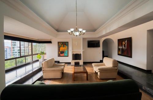 Las Lomas I Apartment | Apartamento amplio en El Poblado, cerca de Provenza