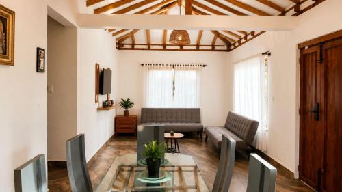 Villa de Leyva House | Cabaña familiar con 4 dormitorios y baños privados