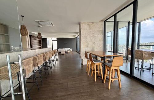 El Cabrero Apartment | NEW! Ocean & City 360views 25FL FREE Airport pick up BY IMZ