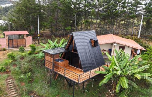 Guarne Ski Chalet | Cabaña Con Jacuzzi Privado y Vista a La Montaña