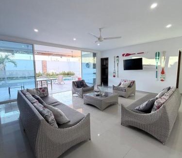 Flandes House | Luxury house with private pool for 12 people