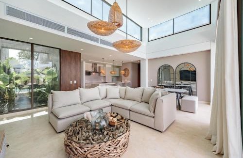 Porto Nao House | Modern 4 bedroom villa with tropical vibes in Baru