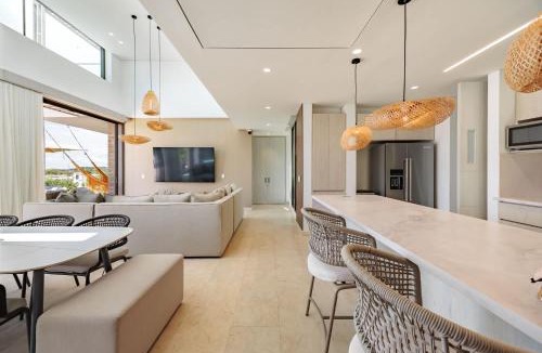 Porto Nao House | Modern 4 bedroom villa with tropical vibes in Baru