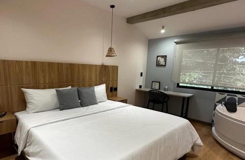 Laureles Hotel | Breathe Retreat House
