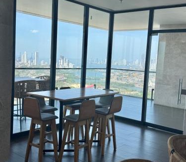 El Cabrero Apartment | Murano Centro 1 26FL, Oceanfront 360 Views Free Airport Pickup