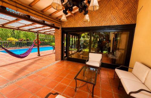 Quimbaya House | Casa con piscina privada fincas panaca, Quindío