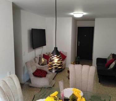 Castropol Apartment | Hermoso apartamento de lujo 3 habitaciones con piscina en el Poblado