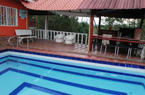 Guatape Ski Chalet | Finca con excelente vista a la piedra del Peñol y piscina privada