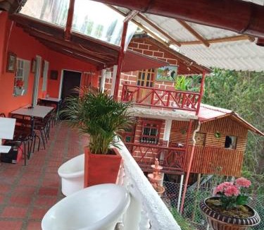 Guatape Ski Chalet | Finca con excelente vista a la piedra del Peñol y piscina privada