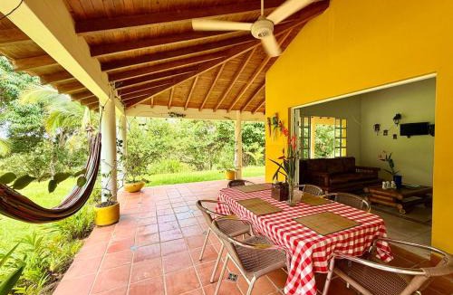 Sonson Villa | Villa Familiar con Piscina Privada, 8 min de Hacienda Nápoles, Santorini, Rio Claro