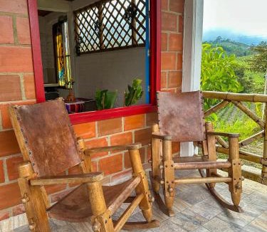 Dagua Ski Chalet | Casa Colibrí - Vista Mágica y Piscina de Manantial