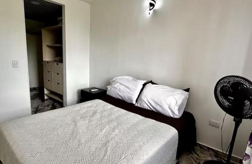 Floridablanca Apartment | Moderno apto con AC, balcón y gran ubicación frente a la FOSCAL