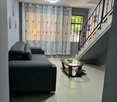 La America House | Cómoda y Amplia Casa, Ideal Para Grupos, Muy Cerca Del Estadio, Barrio Laureles La América