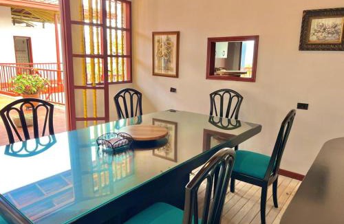Jerico House | Colonial house next to the park and Madre Laura