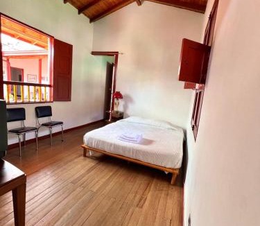 Jerico House | Colonial house next to the park and Madre Laura