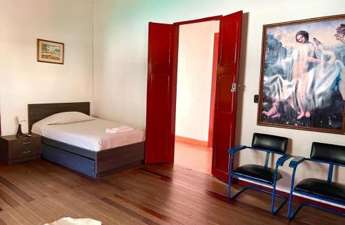 Jerico House | Colonial house next to the park and Madre Laura