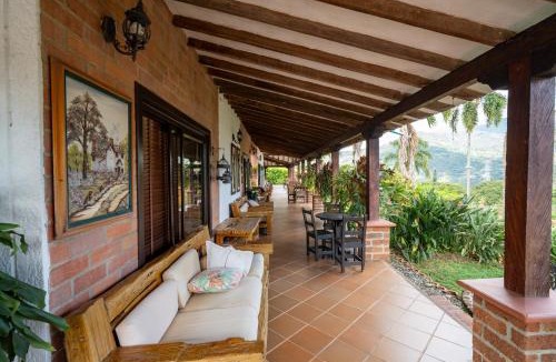 Copacabana Hotel | Finca Hotel Villa Camila