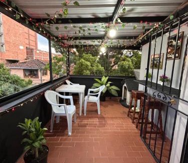 La America House | Cómoda y Amplia Casa, Ideal Para Grupos, Muy Cerca Del Estadio, Barrio Laureles La América