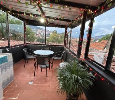 La America House | Cómoda y Amplia Casa, Ideal Para Grupos, Muy Cerca Del Estadio, Barrio Laureles La América